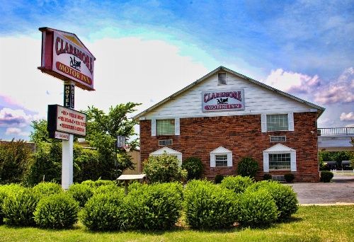 Claremore Motor Inn image 1