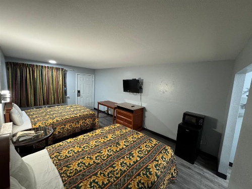 Claremore Motor Inn image 2