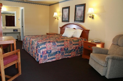 Claremore Motor Inn image 3