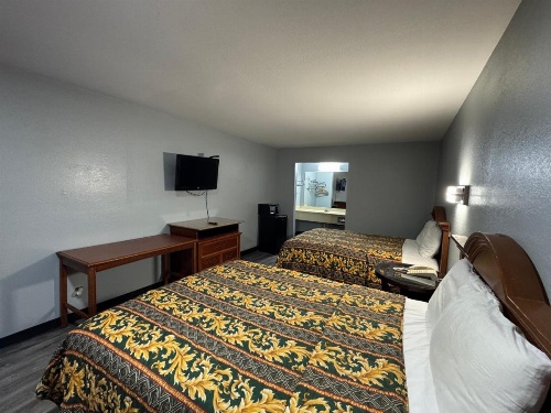 Claremore Motor Inn image 6