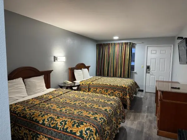 Claremore Motor Inn 4