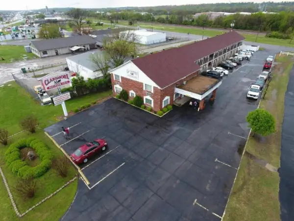 Claremore Motor Inn 5