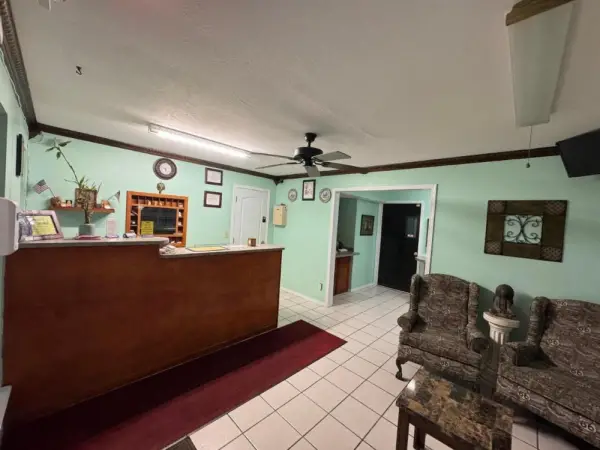Claremore Motor Inn 9